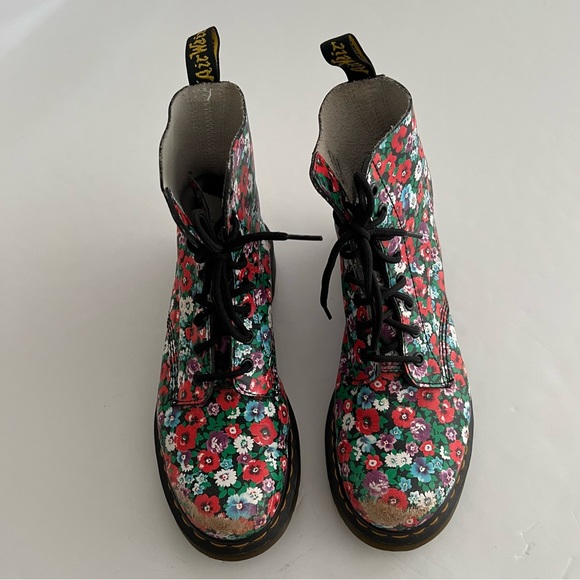028 - WOMENS DR MARTENS DOC MARTENS PASCAL COMBAT WANDERLUST FLORAL SHOES BOOTS - Picture 6 of 7